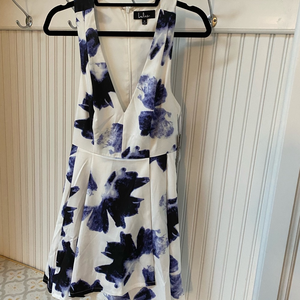 NWT LuLus floral dress. Perfect for a junior prom or spring formal